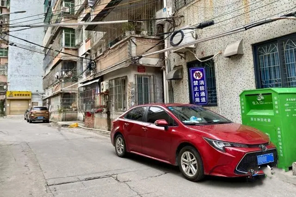 暢通消防通道，守護(hù)群眾安全！湛江坡頭消防聯(lián)合區(qū)交警大隊(duì)開展消防車通道專項(xiàng)整治